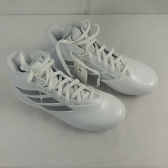 freak mid molded cleats